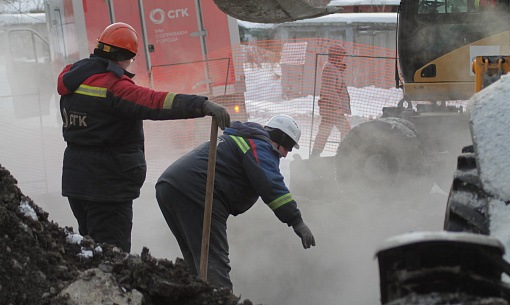 Дороги после прорывов теплотрасс в Новосибирске отремонтирует СГК