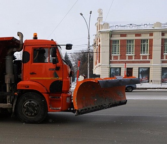 Центральные улицы Новосибирска начали посыпать «Бионордом»