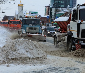 13 000 кубометров снега вывезли с дорог Новосибирска на выходных