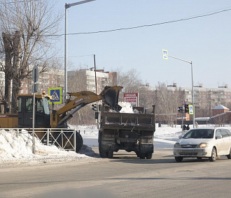 Положительный опыт: как очищают улицы от снега в Академгородке