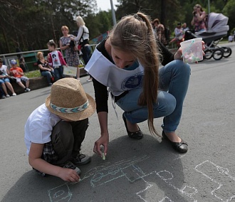 «Олеся» собрала 200 детей на праздник в Заельцовском парке