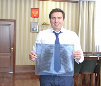 Глава новосибирского Минздрава показал рентген своих лёгких