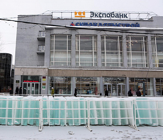 На площадь Ленина привезли тонны голубого льда из Барышево