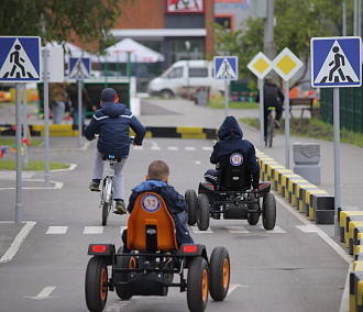 Автогородок с веломобилями открыли во дворе детсада в Новосибирске