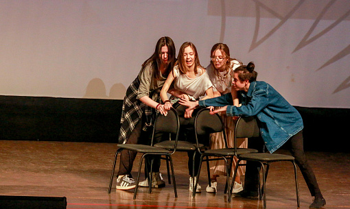 На фестивале театров «Апарте-2024» подростки расскажут о буллинге