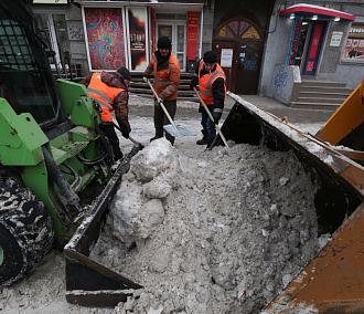 Как вызволяют Новосибирск из плена снежной стихии