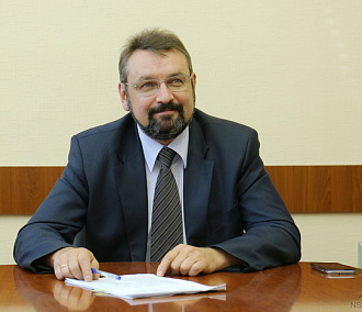 Новосибирский чиновник решил не брить бороду, пока не закроют барахолку