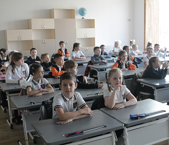 Советники по воспитанию в Новосибирске получат путинские выплаты