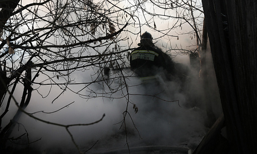 На пожаре в «резиновом» доме с 37 прописанными погиб мужчина
