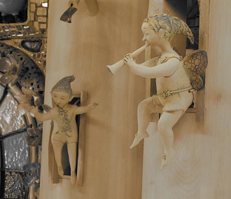 В новосибирском Театре кукол восстановят изуродованное керамическое панно