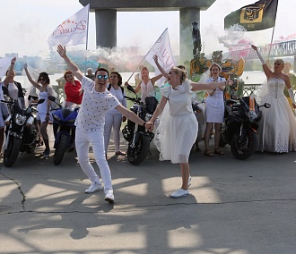 «Фата, лети!»: невесты байкеров прокатились по Новосибирску с ветерком