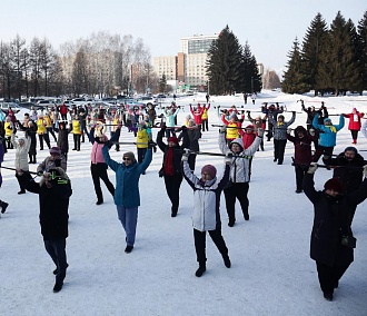 Далеко пошли: фестиваль северной ходьбы собрал 200 новосибирцев