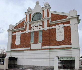 Построенный в 1910 году торговый корпус Ново-Николаевска спасла ошибка