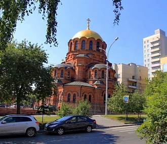 Роспись купола в соборе Александра Невского реставрируют спустя 20 лет