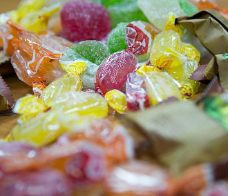 Мэрия Новосибирска купит почти 17 тысяч сладких подарков к Новому году