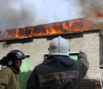 Пожарные учат топить печи жителей Новосибирска