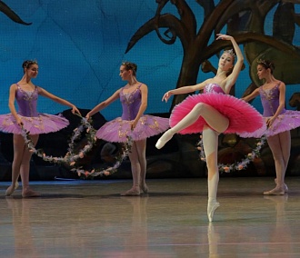 Балет и компот с ананасами: будни Новосибирского хореографического училища