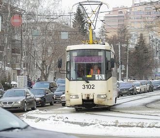 Водителей просят не преграждать дорогу трамваям в Новосибирске