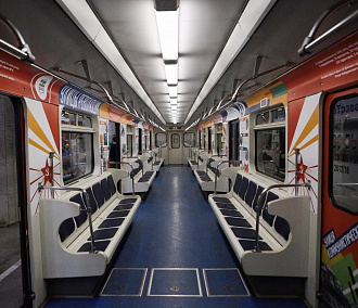 В метро Новосибирска запустили вагон-музей «Улицы революции»