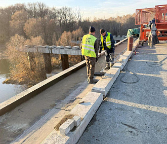 Мэр Кудрявцев показал ход ремонта моста через Иню в Новосибирске