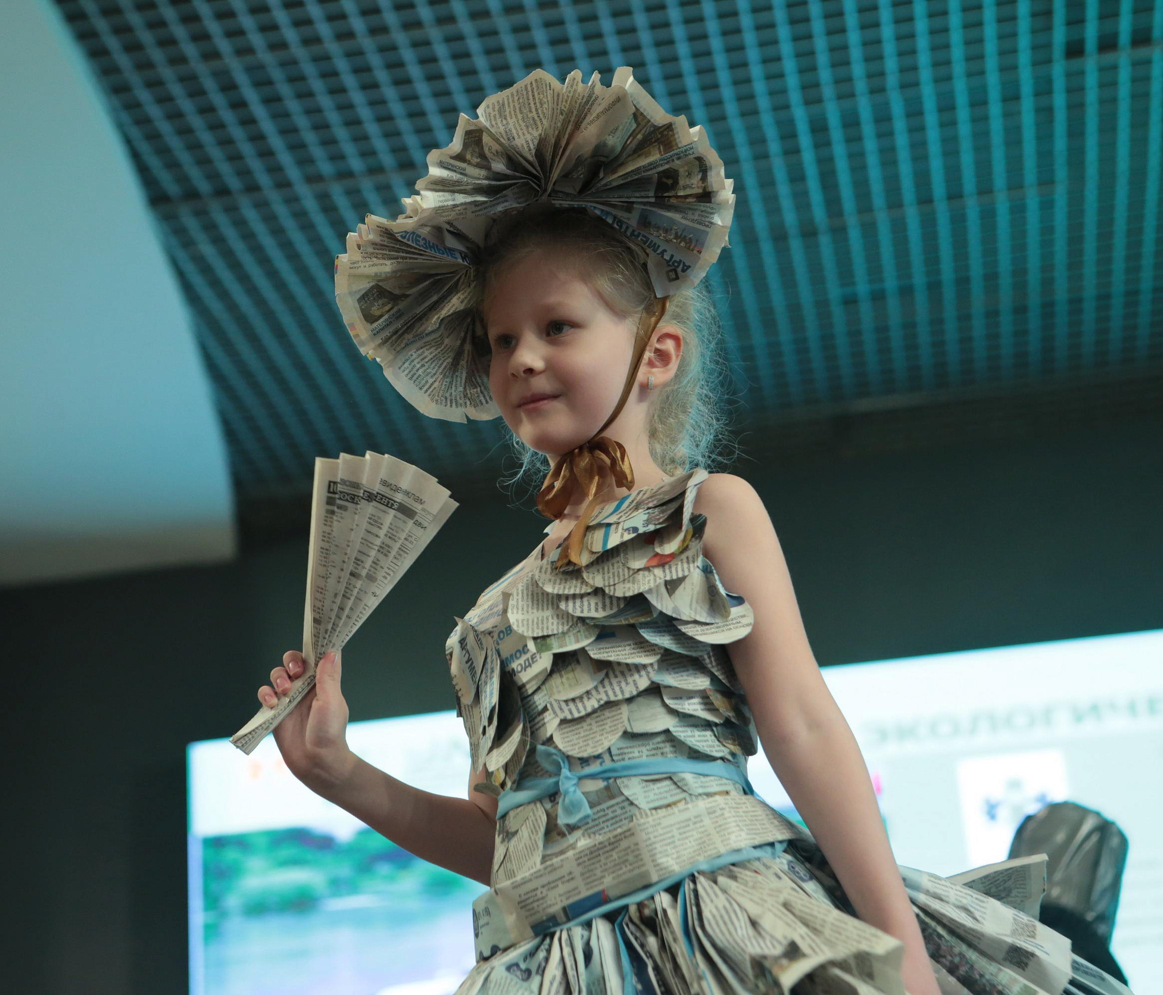 Стильные платья из мусора показали на конкурсе «Эко-мода» в Новосибирске