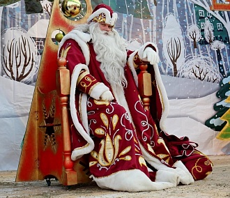 Афиша выходных: парад Дедов морозов, Ёлка-маркет и новогодний бал
