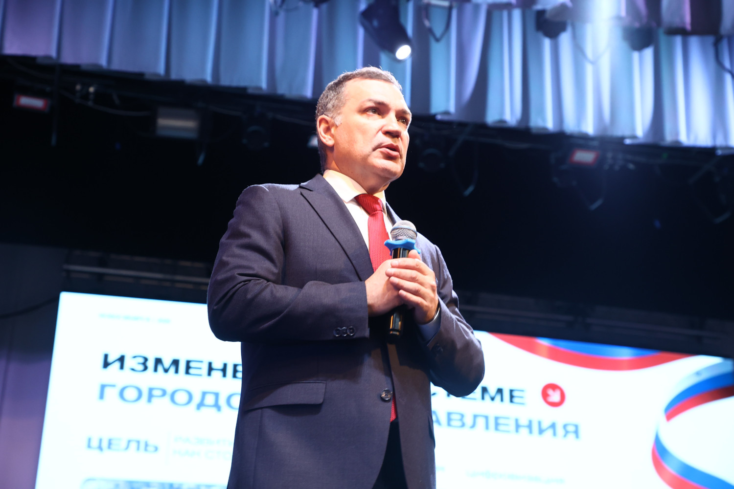Мэр Кудрявцев обсудил с жителями Дзержинки дороги и парк «Каменка»