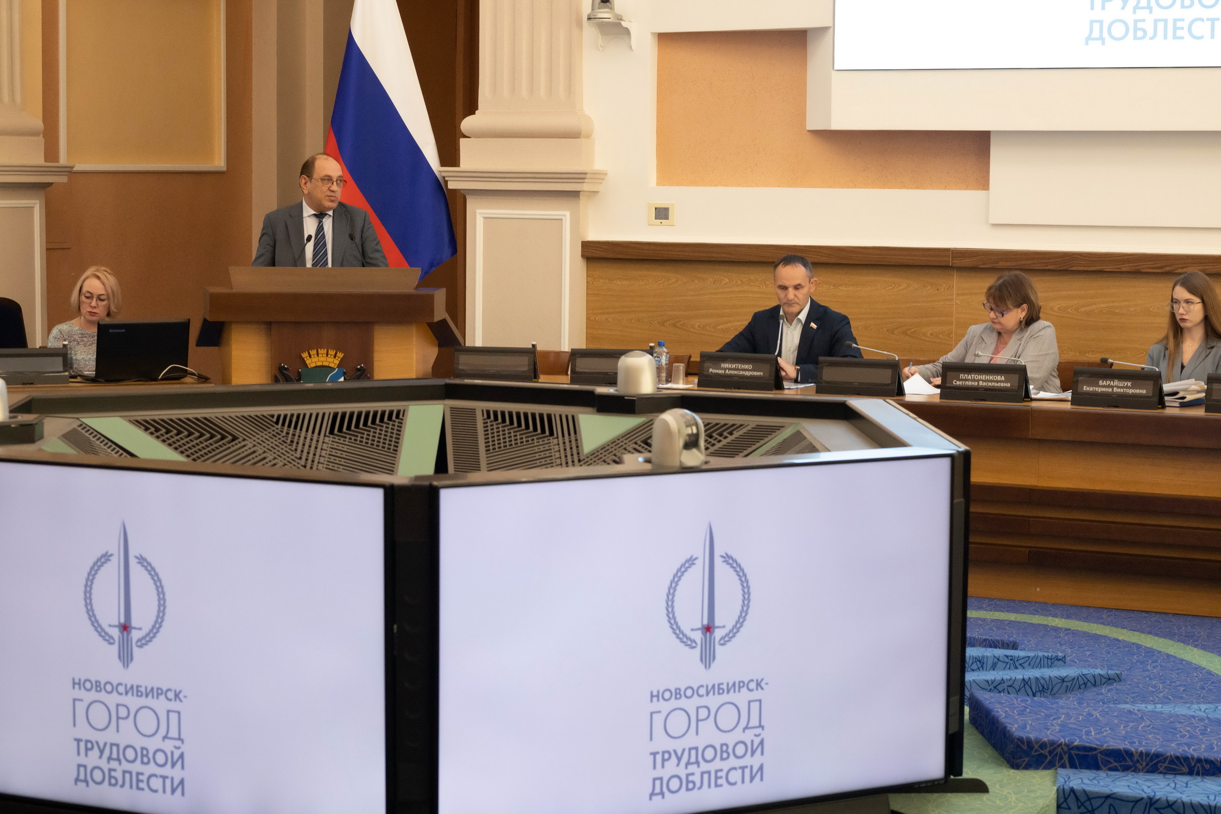 80% уже сделано: ремонт дорог и тротуаров обсудили депутаты горсовета