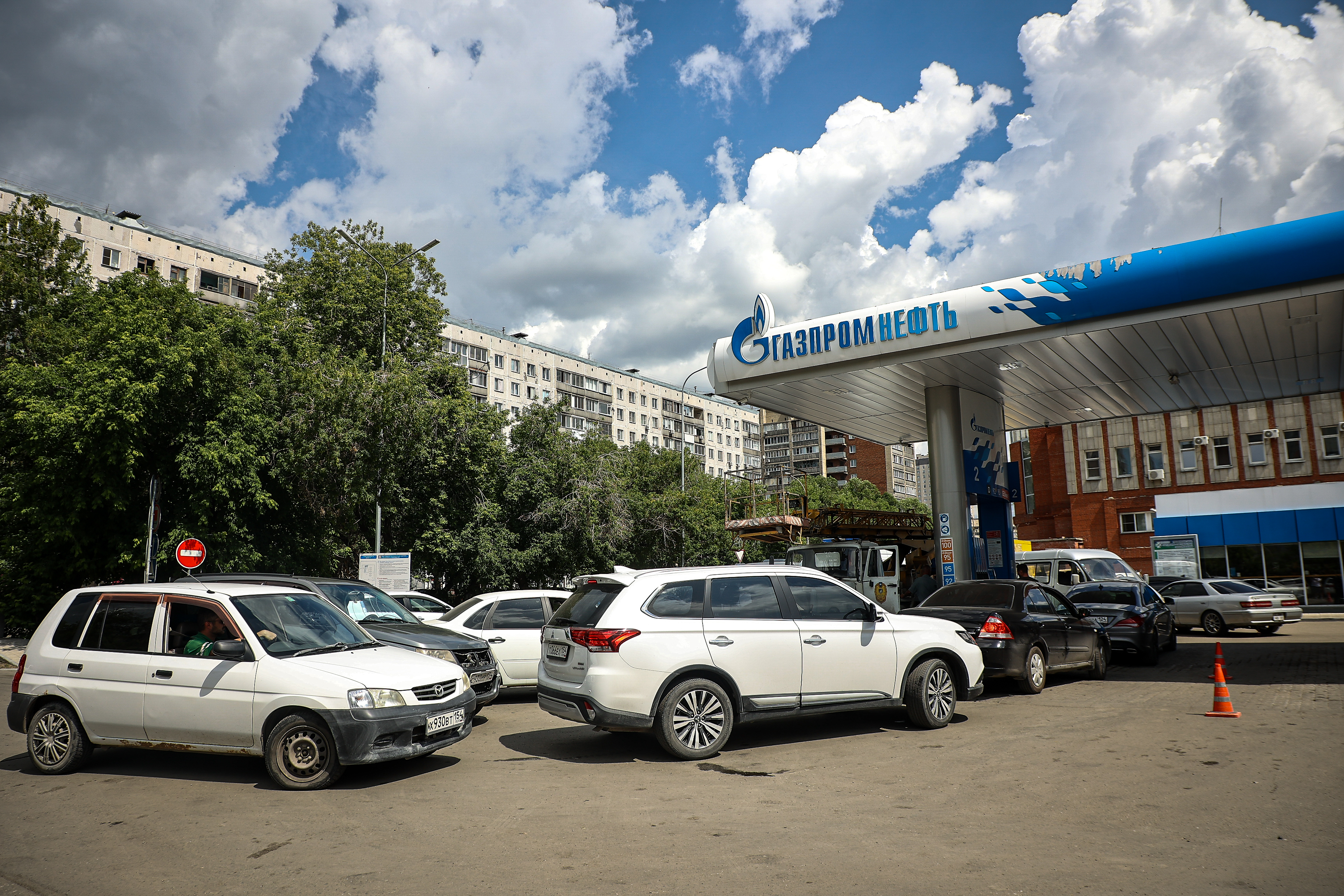Бензин частникам отпускают 75 АЗС «Газпромнефть» в Новосибирской области
