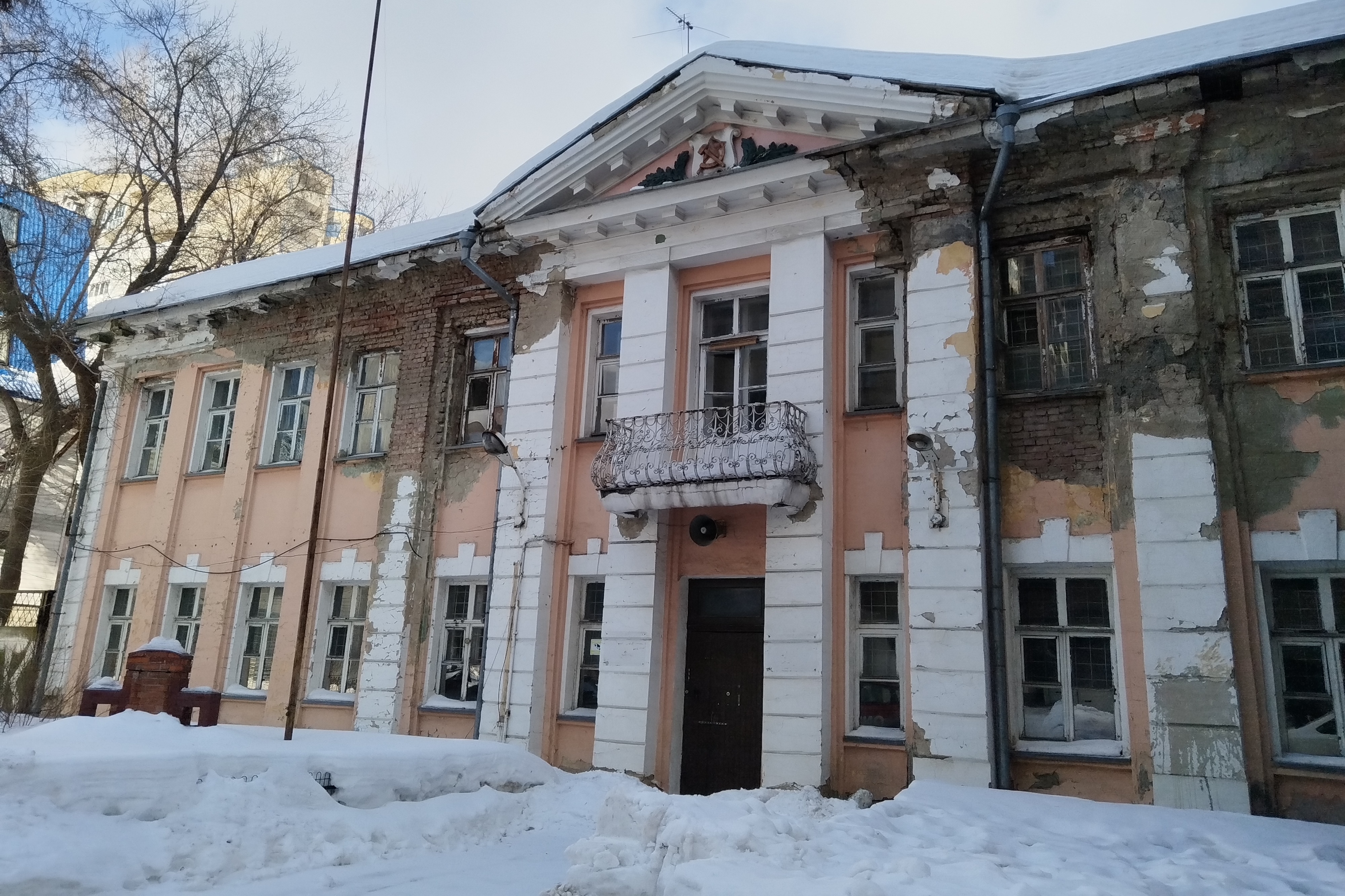 За 120 млн продали на аукционе бывший военкомат в центре Новосибирска