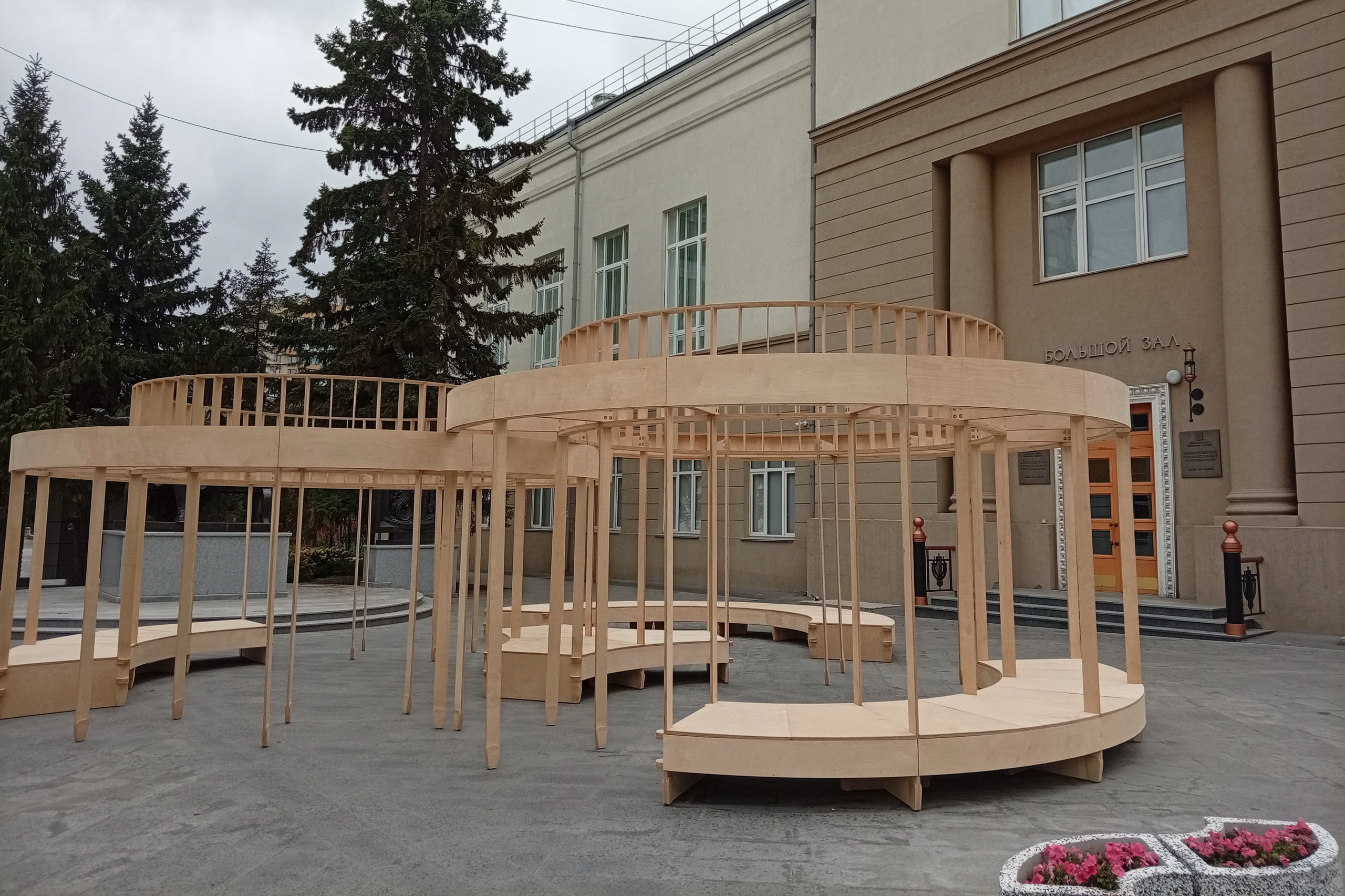 Новосибирский Союз архитекторов хочет продать с молотка фанерный арт-объект