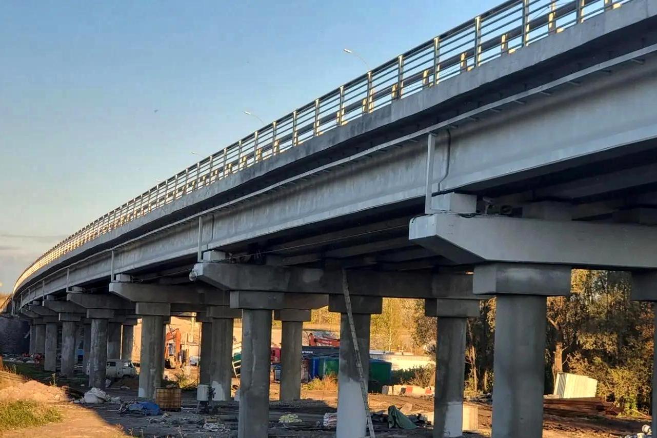На Северном обходе Новосибирска отремонтировали мост через озеро Хомутино