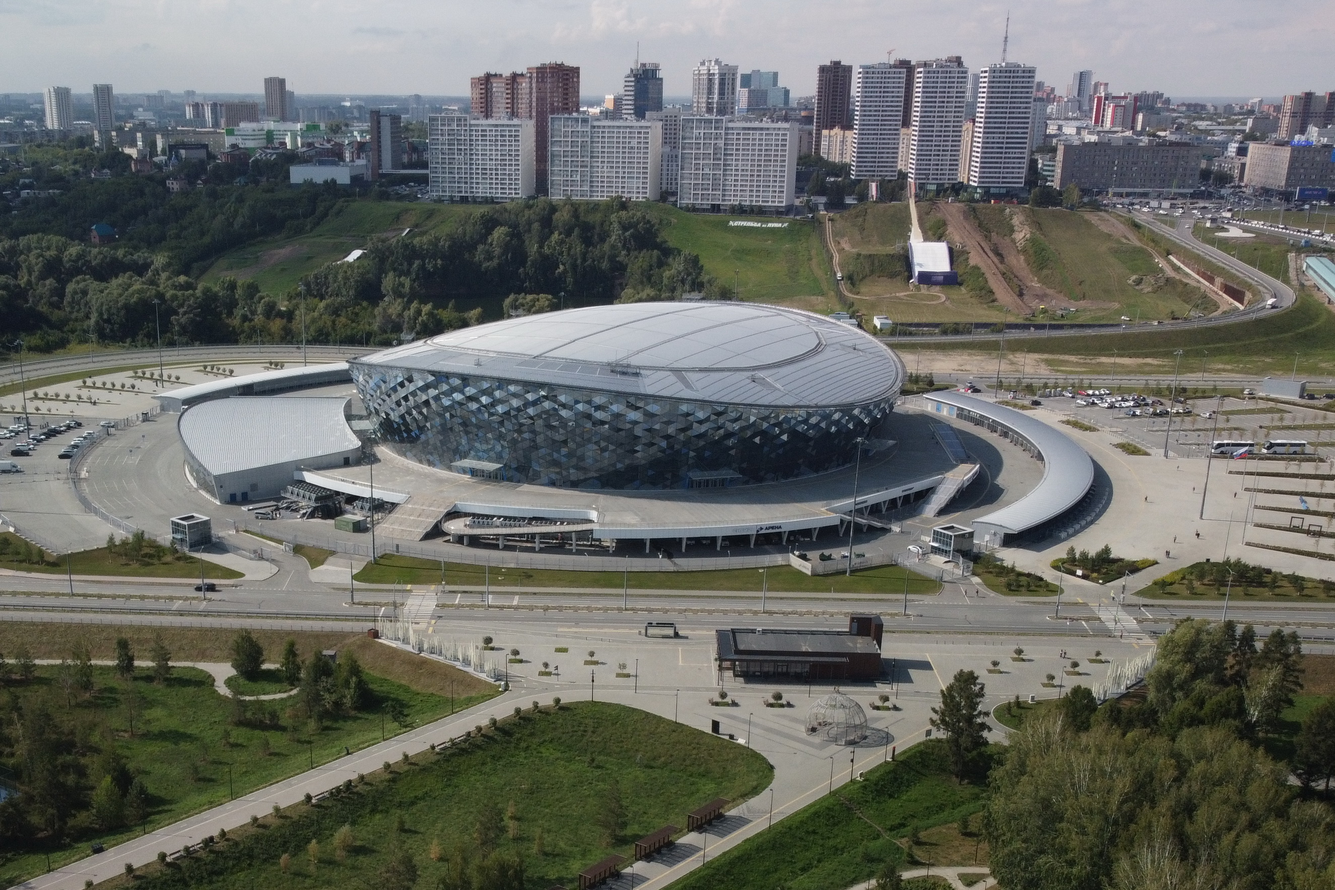 На ремонт крыши новой ледовой арены заложили почти 4 миллиона