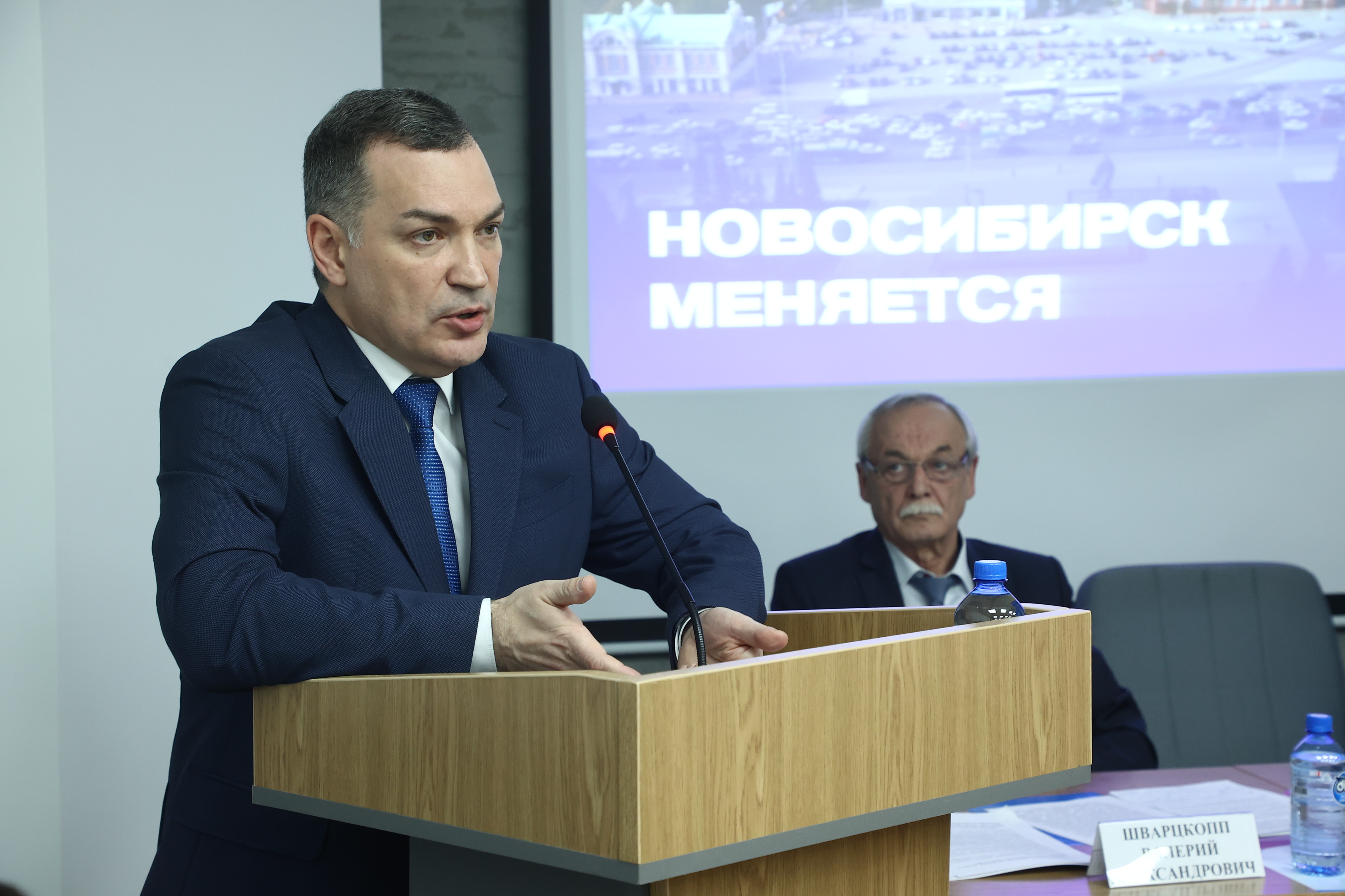Об отказе от антигололёдного реагента рассказал профсоюзам мэр Кудрявцев 