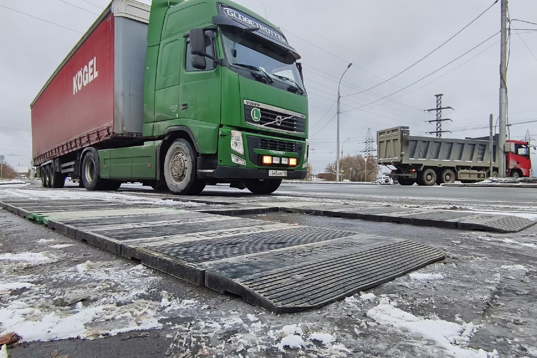 «Убивающие» дороги грузовики взяли под жёсткий контроль в Новосибирске