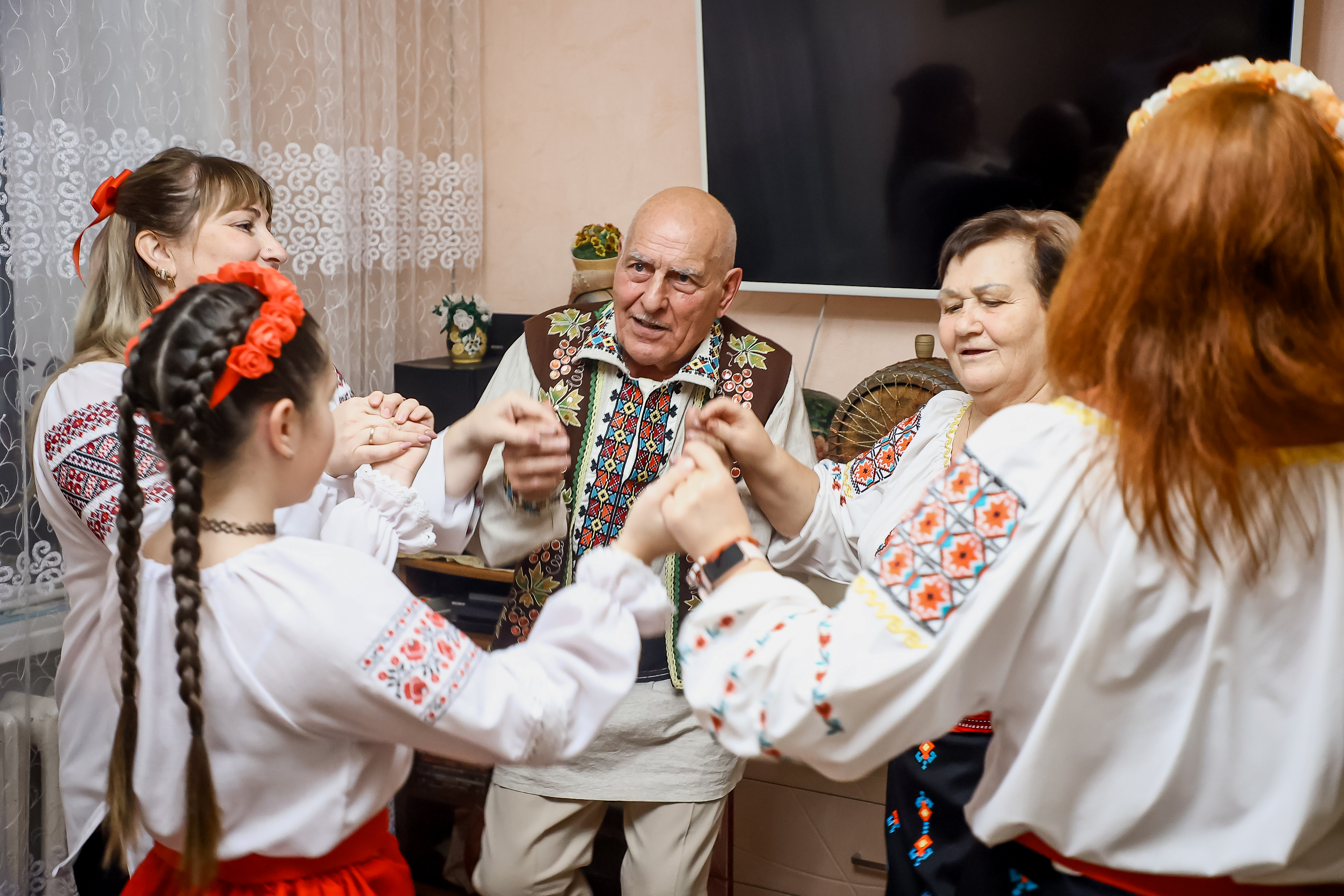«Дом там, где тебя ждут»: что объединяет сотни молдаван в Новосибирске