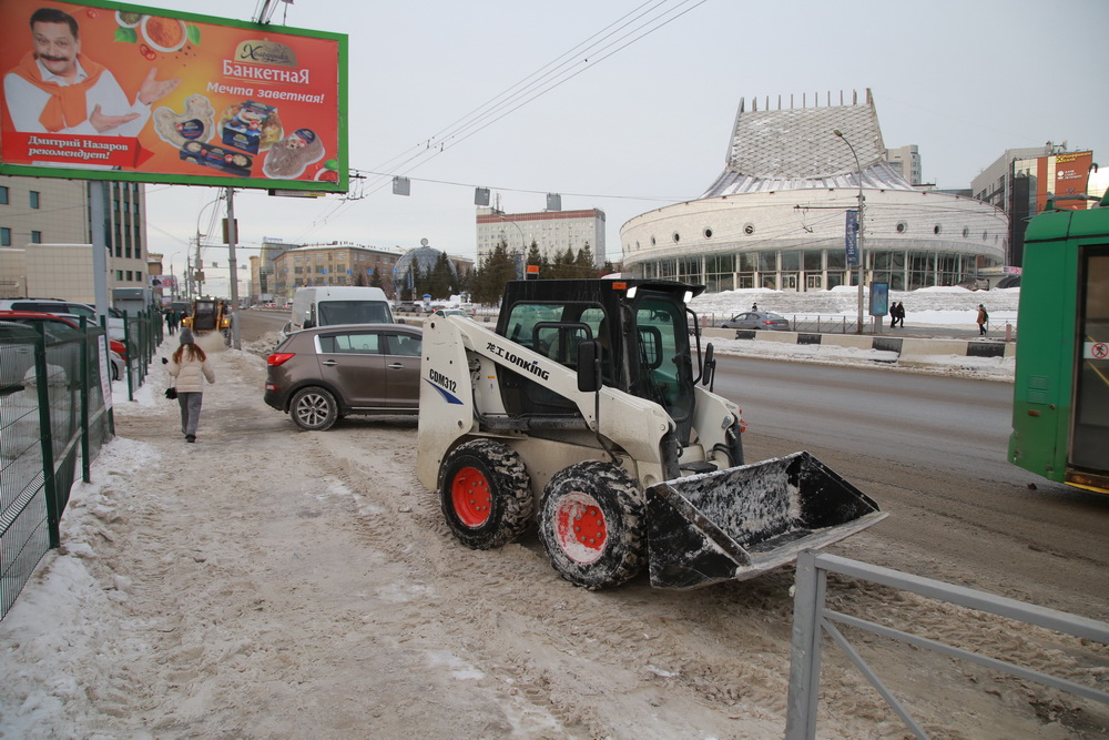 50 тракторов для уборки тротуаров планируют закупить для Новосибирска