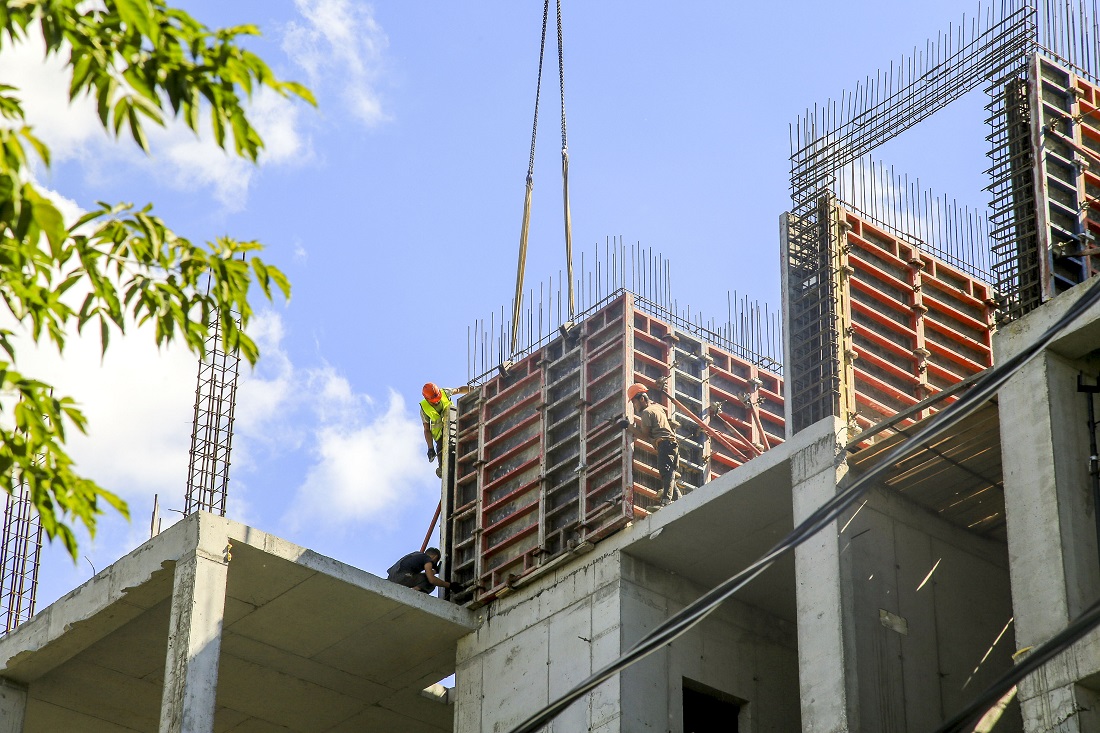 Поликлиника по пересечении улиц Ереванская и Шапошникова