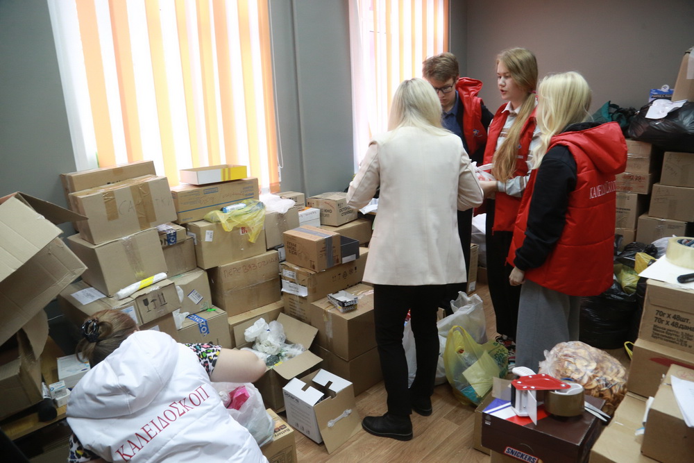 Пункт сбора гуманитарной помощи в молодёжном центре «Калейдоскоп». Октябрь 2022 года