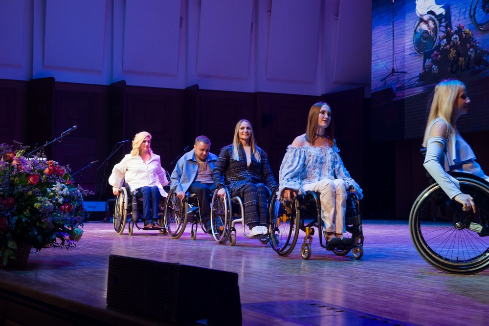 Показ инклюзивной коллекции на открытии Декады инвалидов