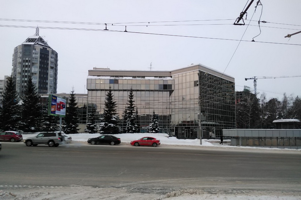 Здание банка на Октябрьской магистрали