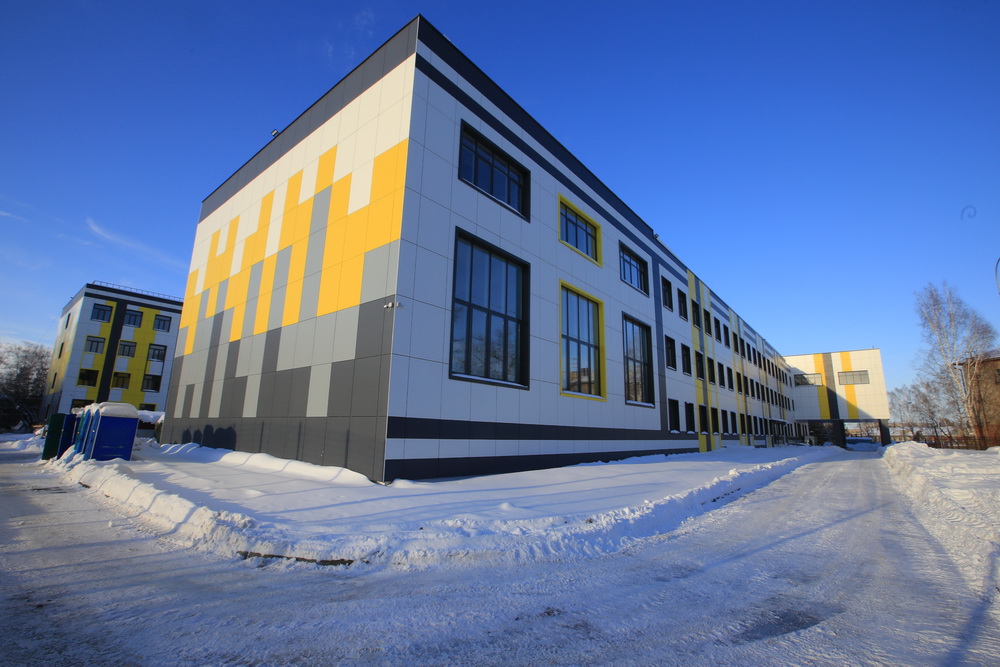 Гимназия №3 в Академгородке. Декабрь 2021 года