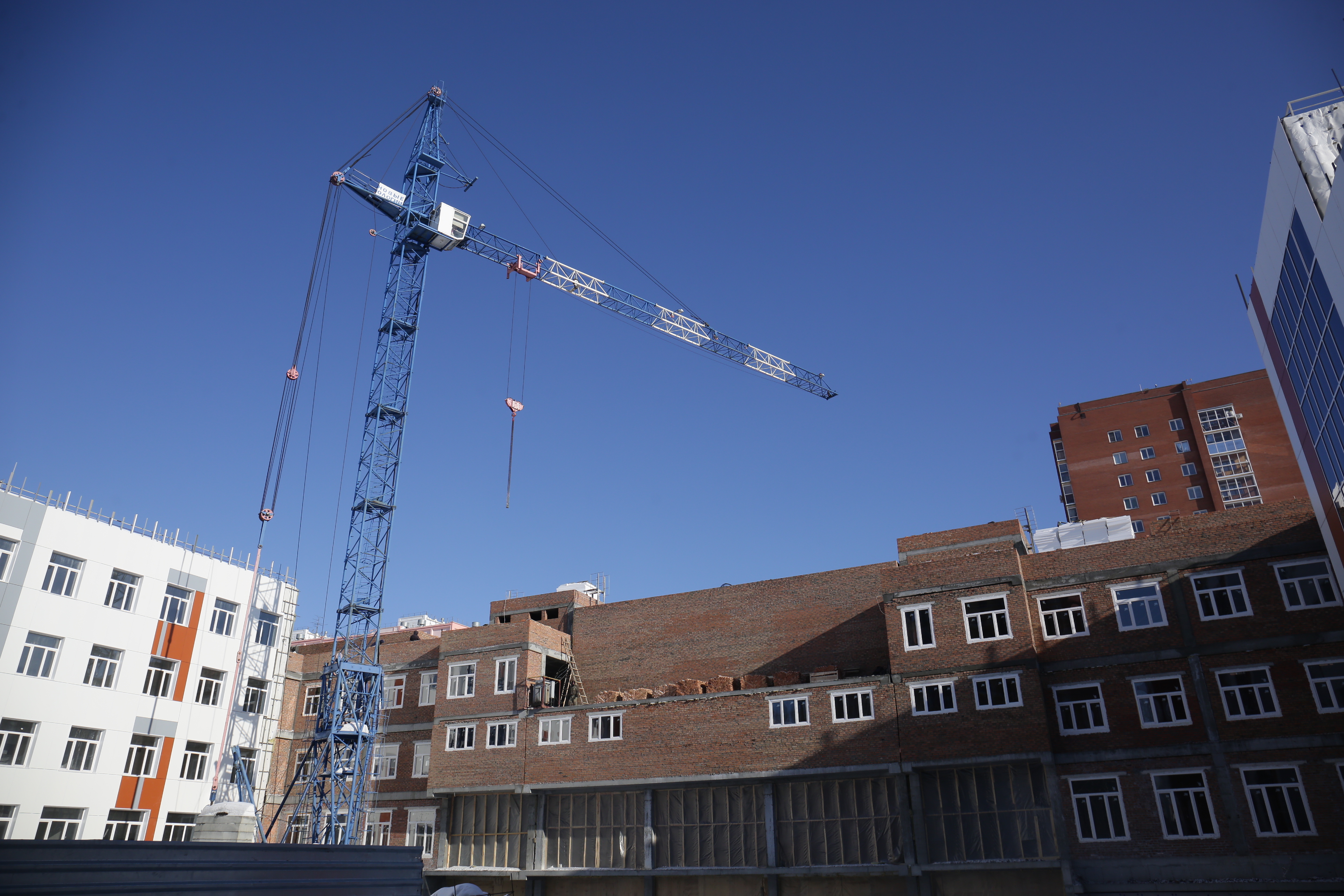 Школа на улице Михаила Немыткина. Март 2021 года