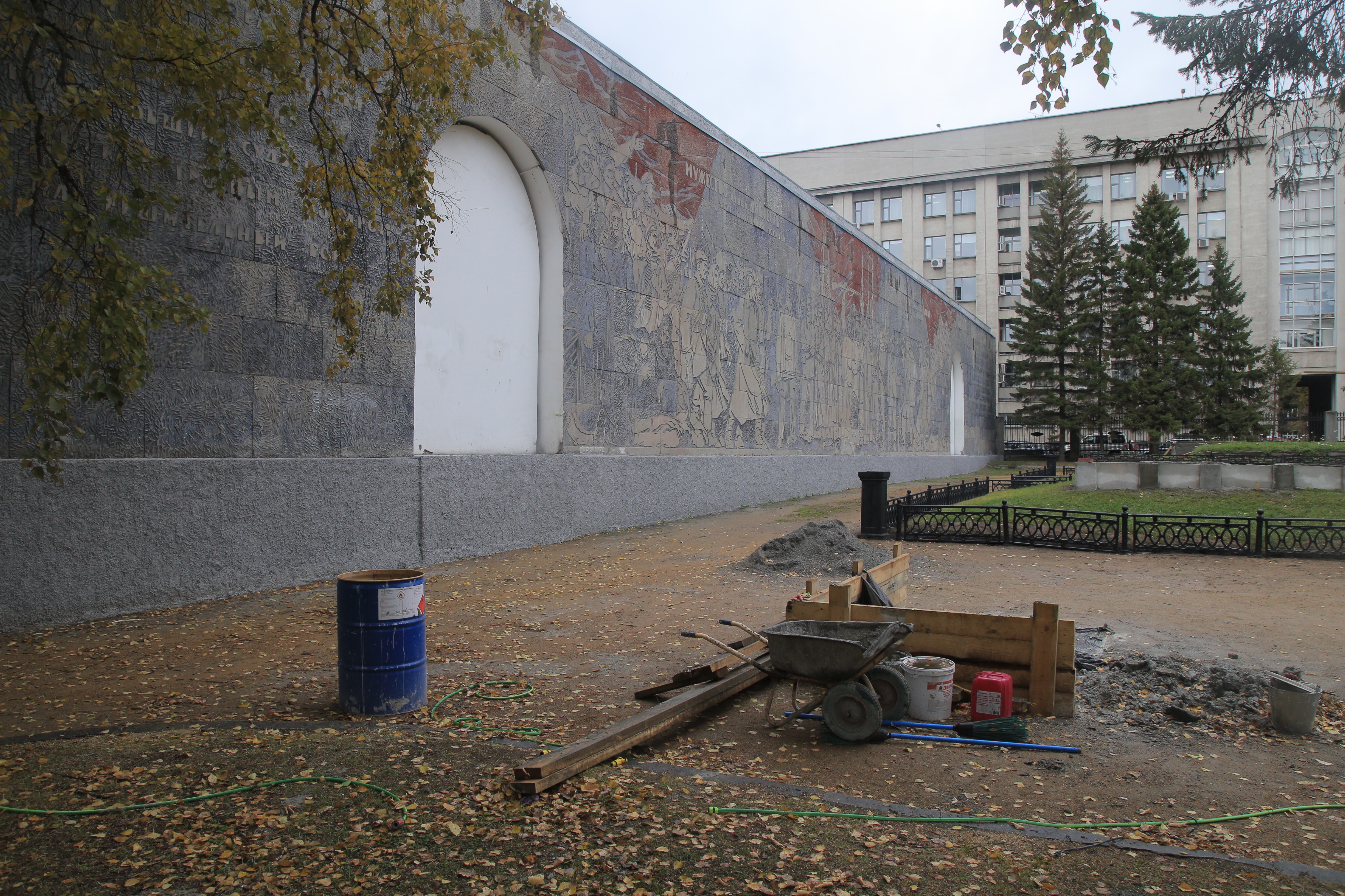 Реконструкция сквера Героев Революции (сентябрь 2019 года)