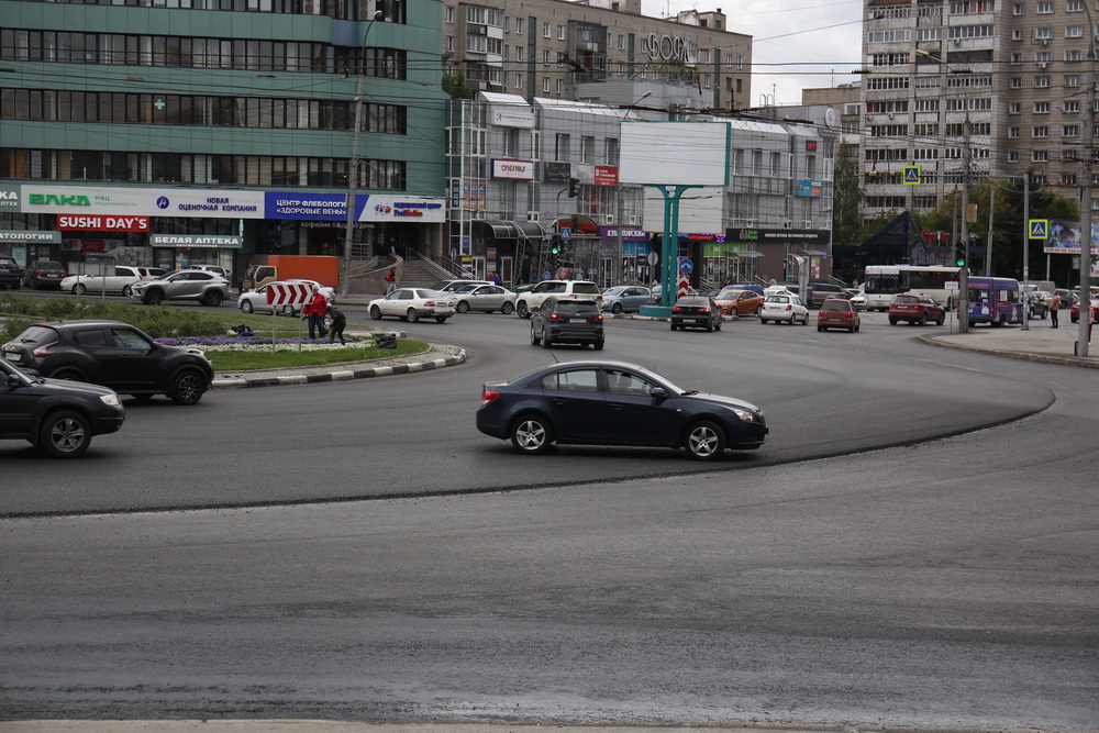 Ремонт дороги на пл. Лунинцев