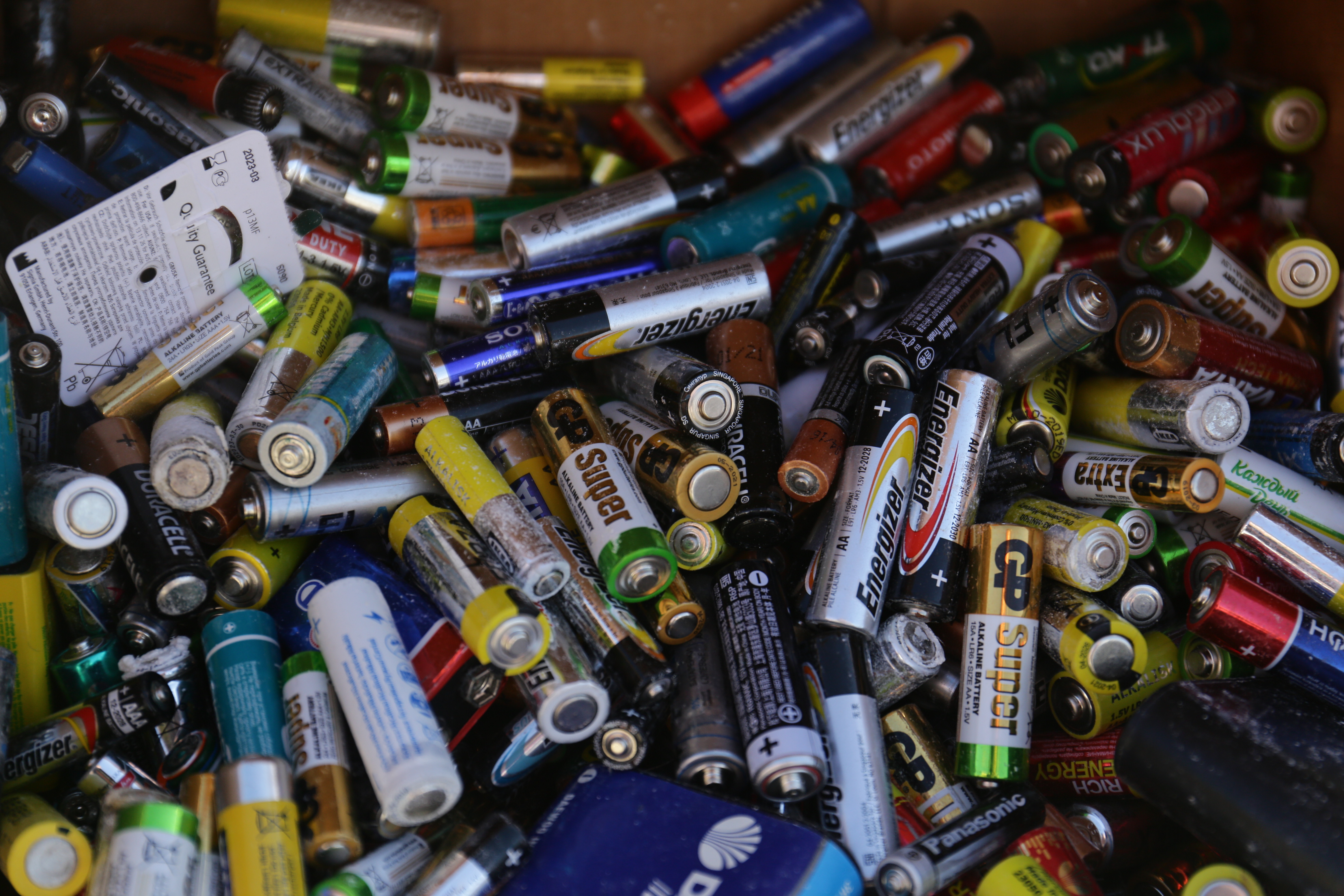 Акция по сдаче батареек и пластиковых крышечек на площади Ленина. Сентябрь 2022 года