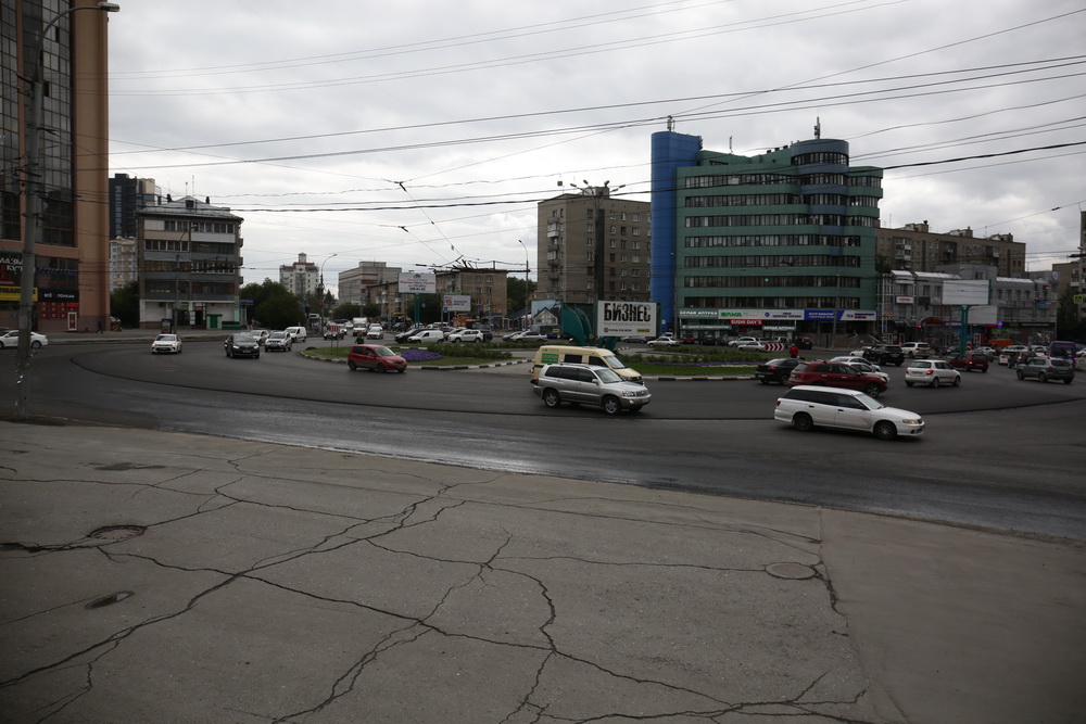 Ремонт дороги на пл. Лунинцев