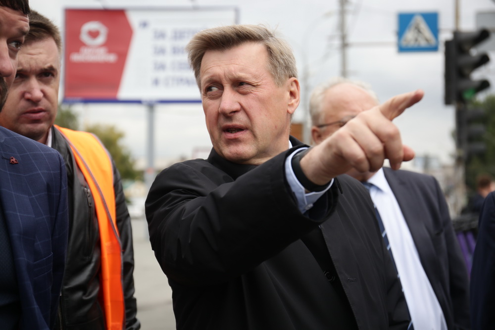 Ремонт дороги на пл. Лунинцев