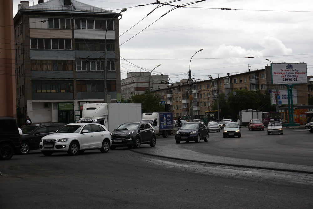 Ремонт дороги на пл. Лунинцев
