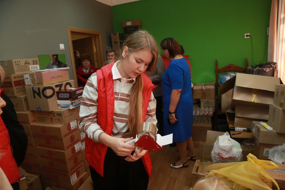 Пункт сбора гуманитарной помощи в молодёжном центре «Калейдоскоп». Октябрь 2022 года